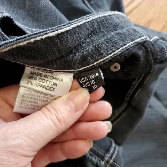 Tru Luxe cropped jeans size 29/8 with stretch. - Picture 5 of 7